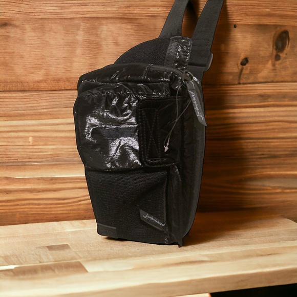 Free People Movement Courtside Cargo Sling in Black New Without Tags - Picture 3 of 3